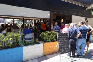 İzmit’te her gün tıklım tıklım… 4 çeşit yemek 40 TL