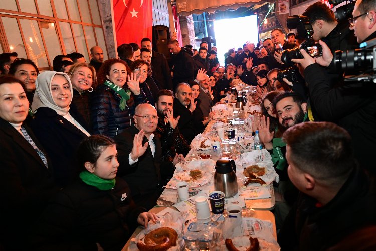 Bursa’da simit ve tahanlılar başkandan, çaylar vekilden