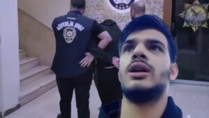 10 Kasım’da Atatürk’e hakaret eden şahsın cezası belli oldu10 Kasım’da Atatürk’e hakaret eden şahsın cezası belli oldu