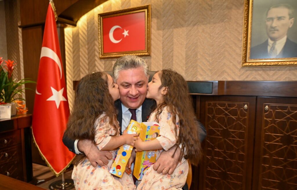 BAŞKAN GÜREL “23 NİSAN ÇOCUKLARA OLAN GÜVENİN ESERİDİR