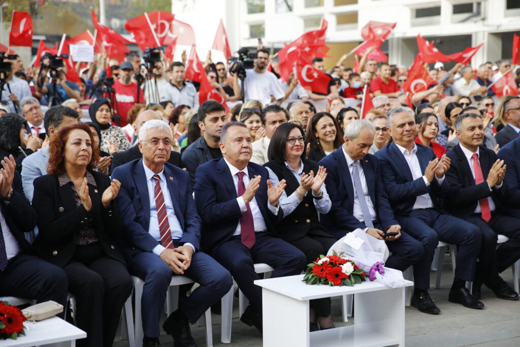 BAŞKAN BÖCEK:OY VEREN VERMEYEN HERKESİN EMRİNDE OLACAĞIM