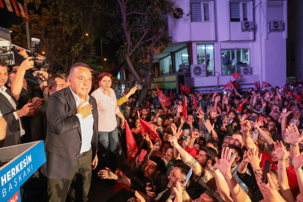 BAŞKAN BÖCEK : İKİNCİ KEZ BÜYÜKŞEHİR BELEDİYESİNİ KAZANAN İLK İSİM