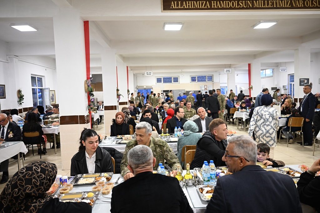 MALATYA VALİLİĞİ İFTAR ŞEHİT AİLELERİ VE VATANDAŞLARLA İFTAR SOFRASI
