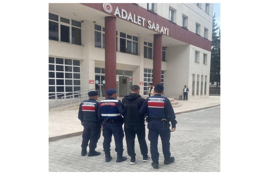 YALOVA DA BİRÇOK SUÇTAN KESİNLEMİŞ HAPİS CEZASI BULUNAN ARANAN ŞAHSA OPERASYON