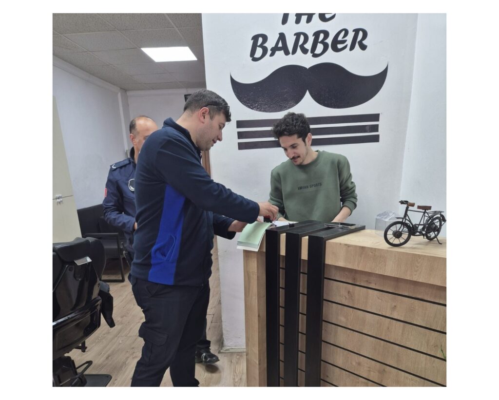 ALTINOVA’DA BERBER SALONLARI DENETLENDİ