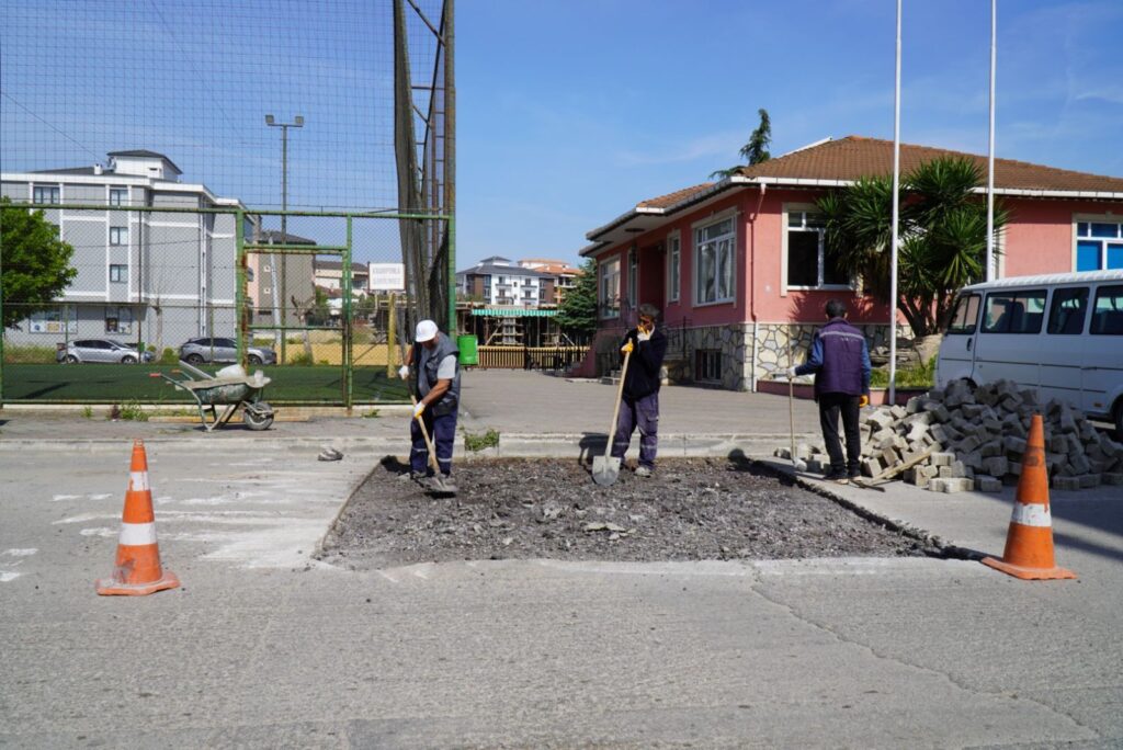 ALTINOVA’DA YOL ÇALIŞMALARI HIZLANDI