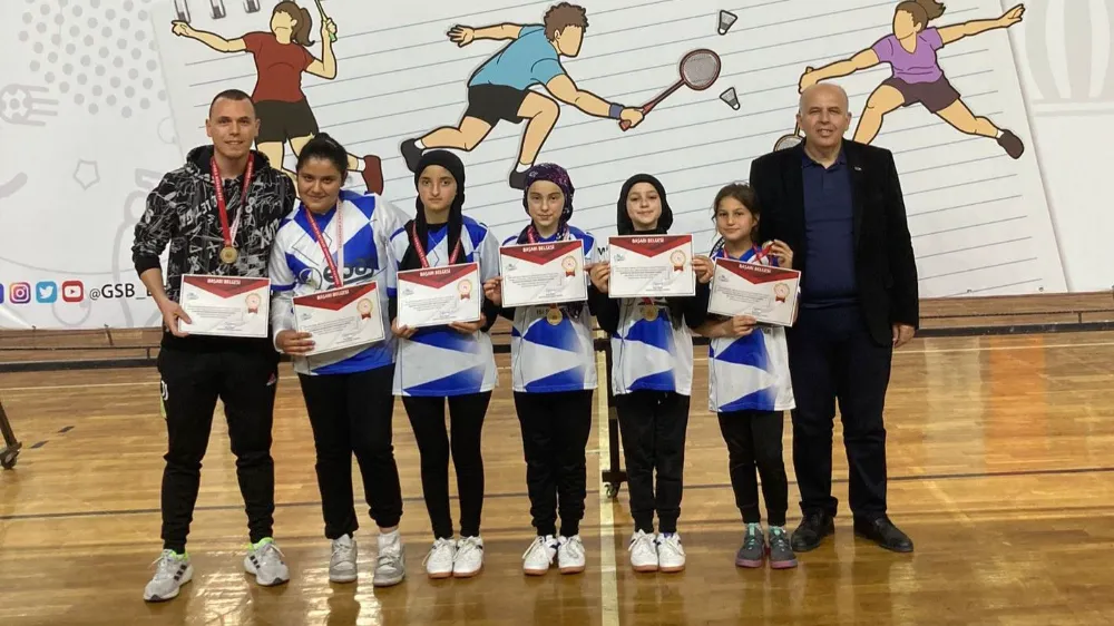 Sinanpaşa Kırka Şehit Ramazan Bağlan Ortaokulu Badminton’da Bölge Şampiyonu