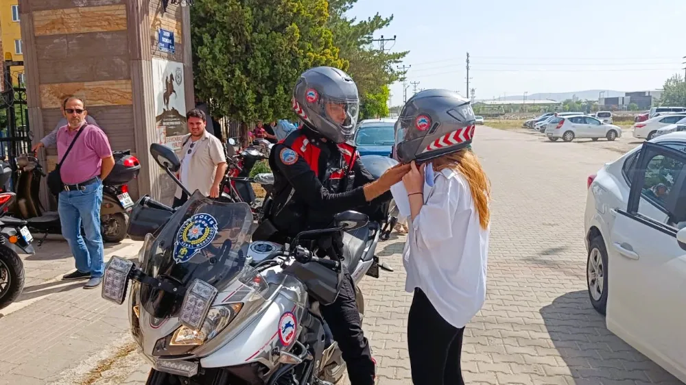 Afyonkarahisar’da YKS’ye Girecek Öğrencilerin Hızır’ı: Yunus Polisleri