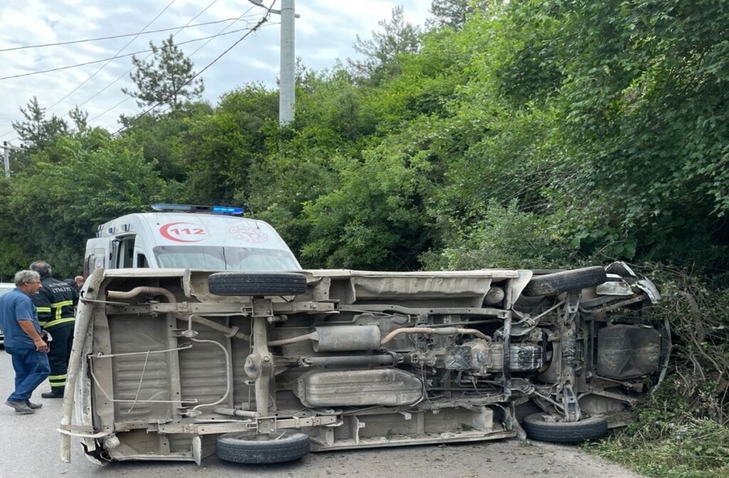 Yalova’nın Altınova da Direksiyon Başında Uyuya Kalan Kazaya Sebep Oldu