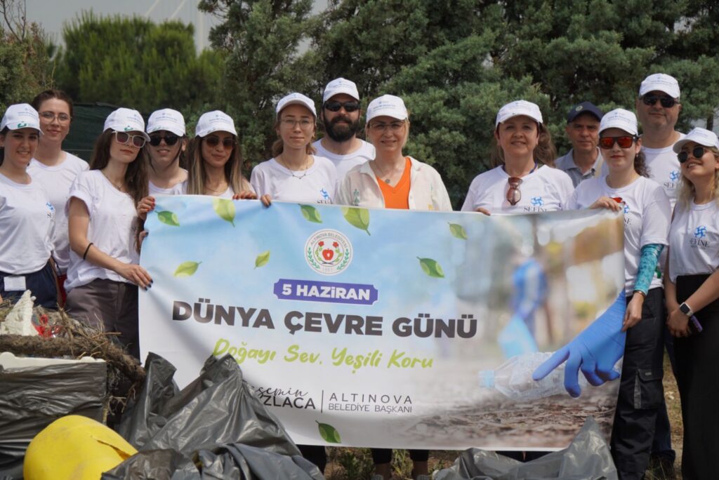 ALTINOVA SAHİLİ ÇEVRE  VE GERİ DÖNÜŞÜM ATIKLARI TEMİZLİĞİ