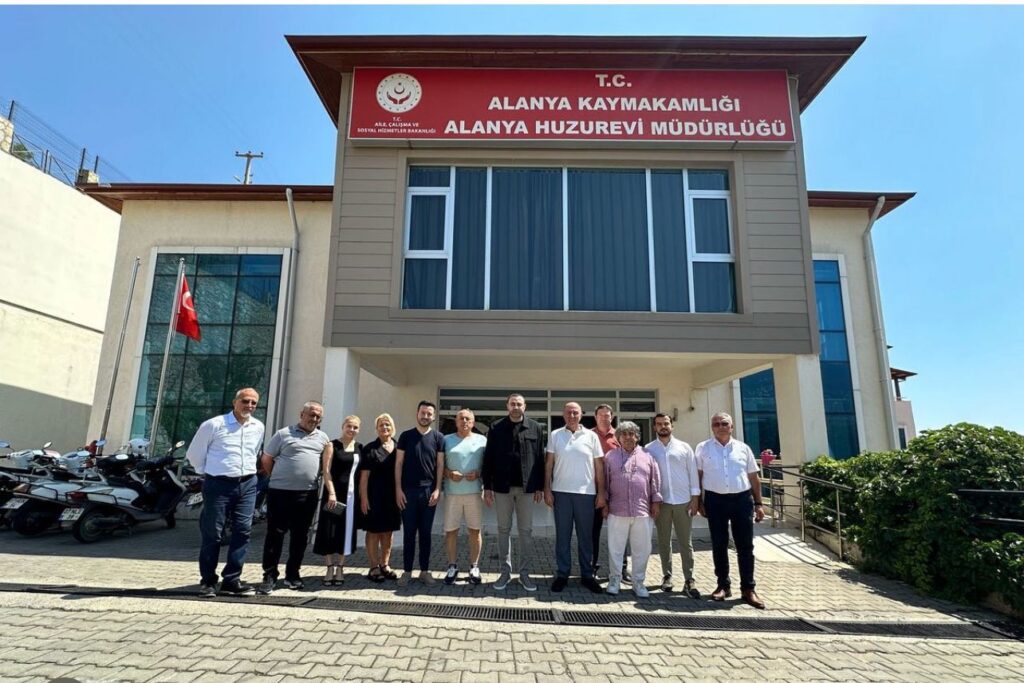 CHP ANTALYA MİLLETVEKİLİ AYKUT KAYA SAHADA
