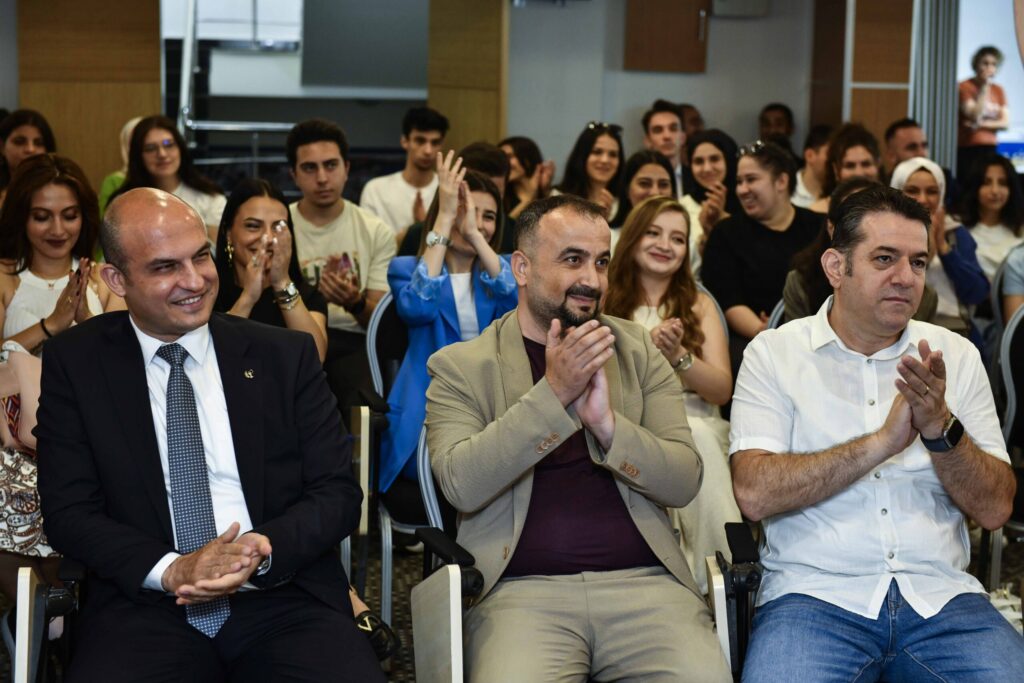 ECZANE DESTEK İSTİHDAMA KATKI: İŞ BULMA SIKINTISI OLMAYAN BİR MESLEK