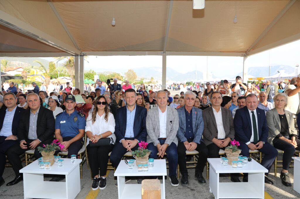 3.ALANYA TROPİKAL MEYVE FESTİVALİ RENKLİ GÖRÜNTÜLERLE BAŞLADI