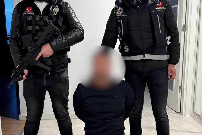 Kırmızı bültenli kaçakçı ‘Kuyu’ya düştü!