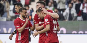 Evinde üst üste üçüncü kez kazandı