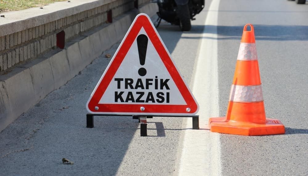 Mardin’de işçi servisi ve kamyon çarpıştı – Birlik Haber Ajansı
