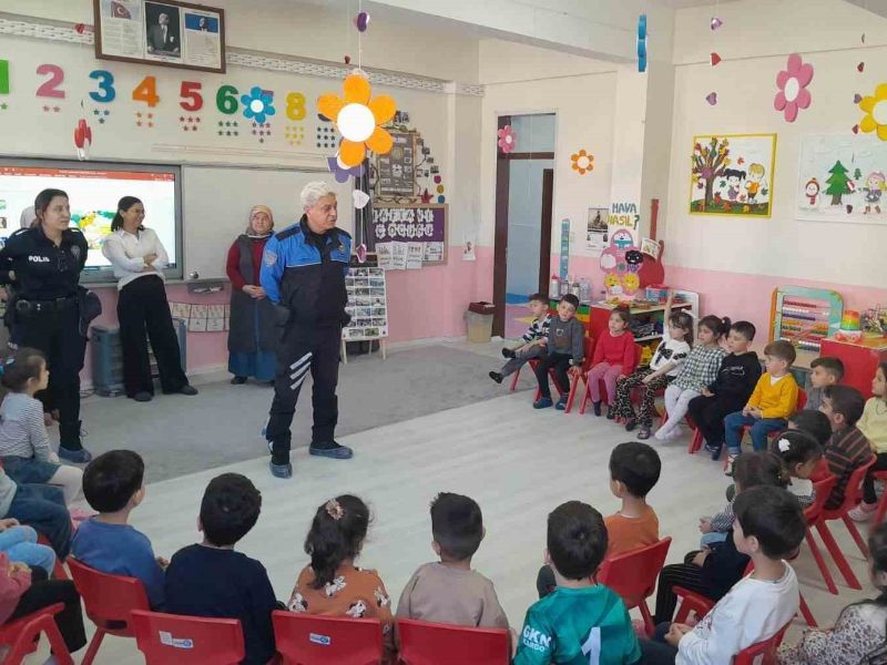 AĞAŞKEN EĞİLİR ÇACUKLARAÇ YA EĞTİM KÜÇÜK YAŞATA VERLİR