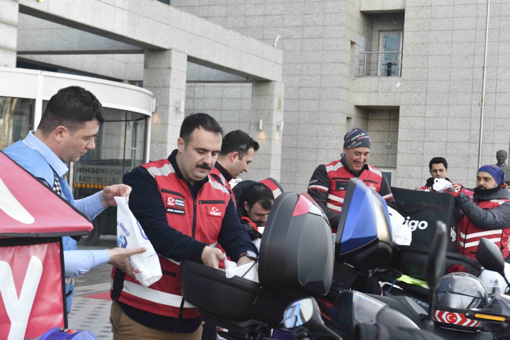 TÜM ANADOLU MOTOSİKLETLİ KURYELER FEDERASYONU” KUMANYA DAĞITIMINI DAGITTI