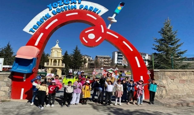 Yozgat’ta Jandarma öğrencilere trafik eğitimi verdi.