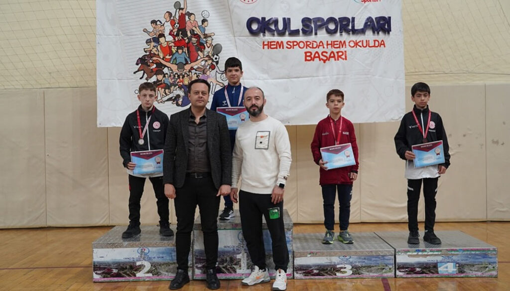 Isparta'da yıldız erkekler güreş grup müsabakaları tamamlandı