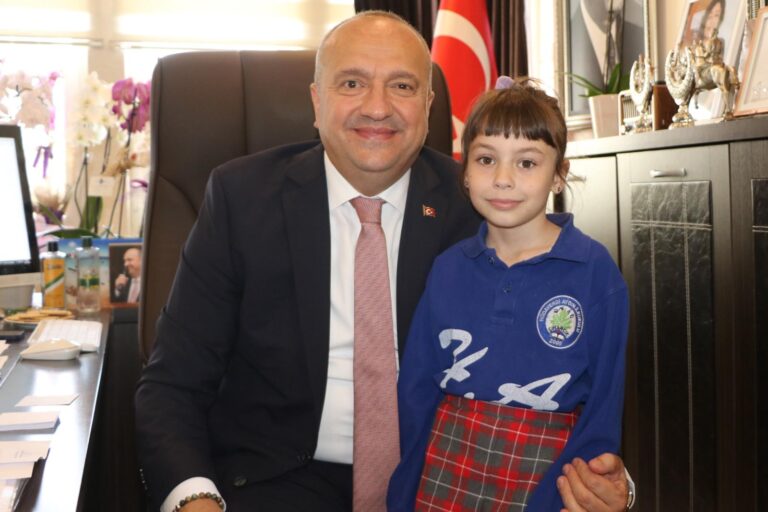 Çınarcık Belediye Başkanı Avni Kurt’un 23 Nisan mesajı