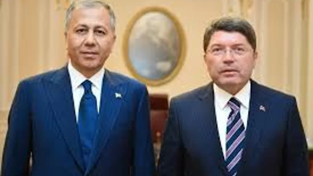 Bakanlardan Özgür Özel’e sert tepki: “Milletin iradesine hakaret, cunta iftirası” – Birlik Haber Ajansı