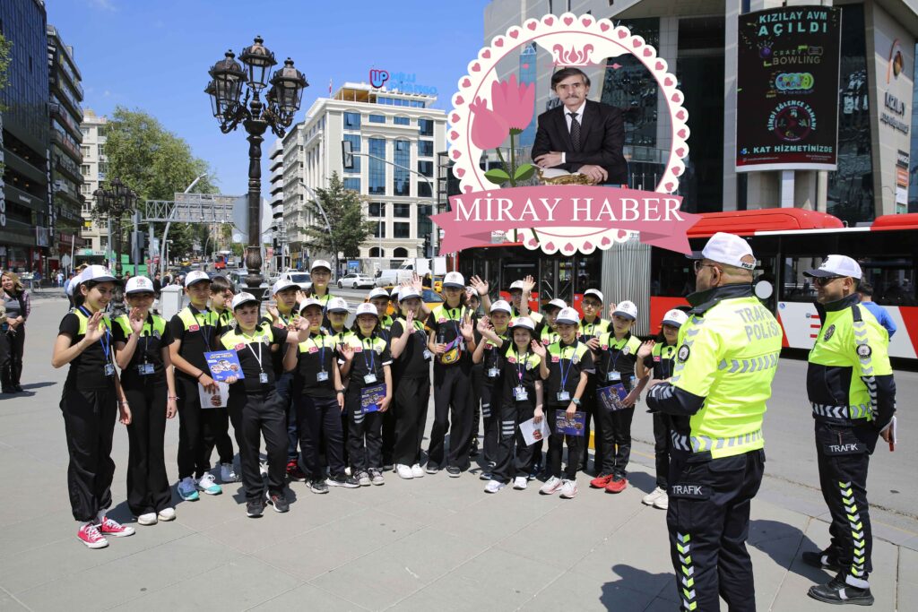 ANKARA DA  MİNİK POLİSLER TRAFİK HIZ YOLU DEĞİL, ÖMRÜ KISALTIR