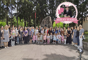 İzmir de Anneler Günü’nde huzurevi sakinleri de unutulmadı.