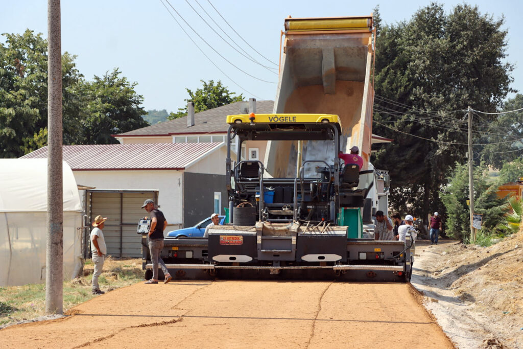 YALOVA DA ASFALT YAMA ÇALIŞMALARI KENT GENELİNDE SÜRÜYOR