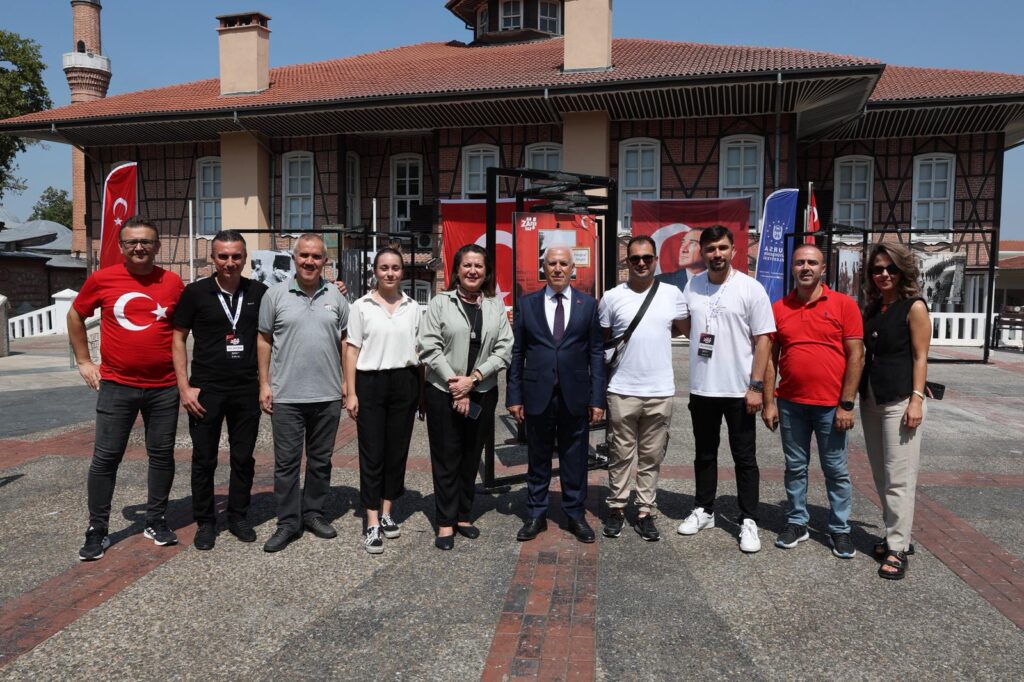 Bursalıları, sergiyi gezmeye davet ediyorum