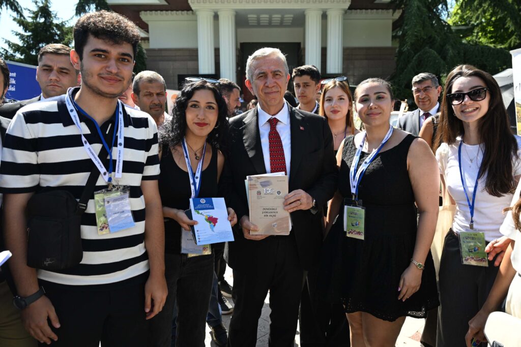 GENÇLERİN AKLINA BİLGİSİNE İHTİYACIMIZ VAR