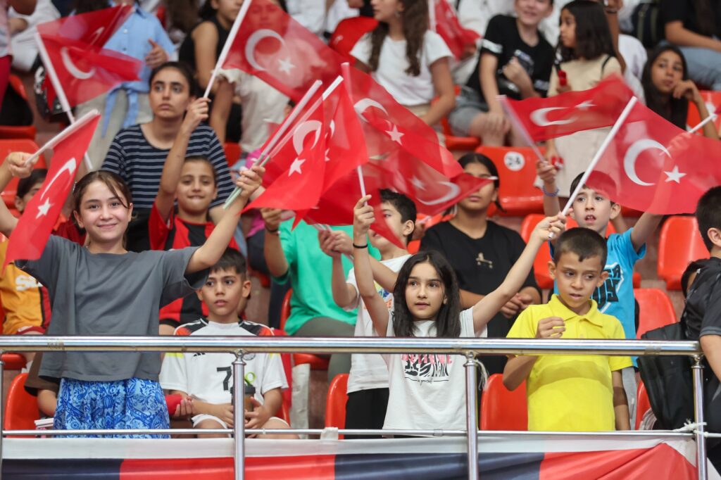 GAZİANTEP TE ÇOCUKLARIMIZ YARIN ÇOK DAHA BÜYÜK BAŞARILARA İMZA ATACAK
