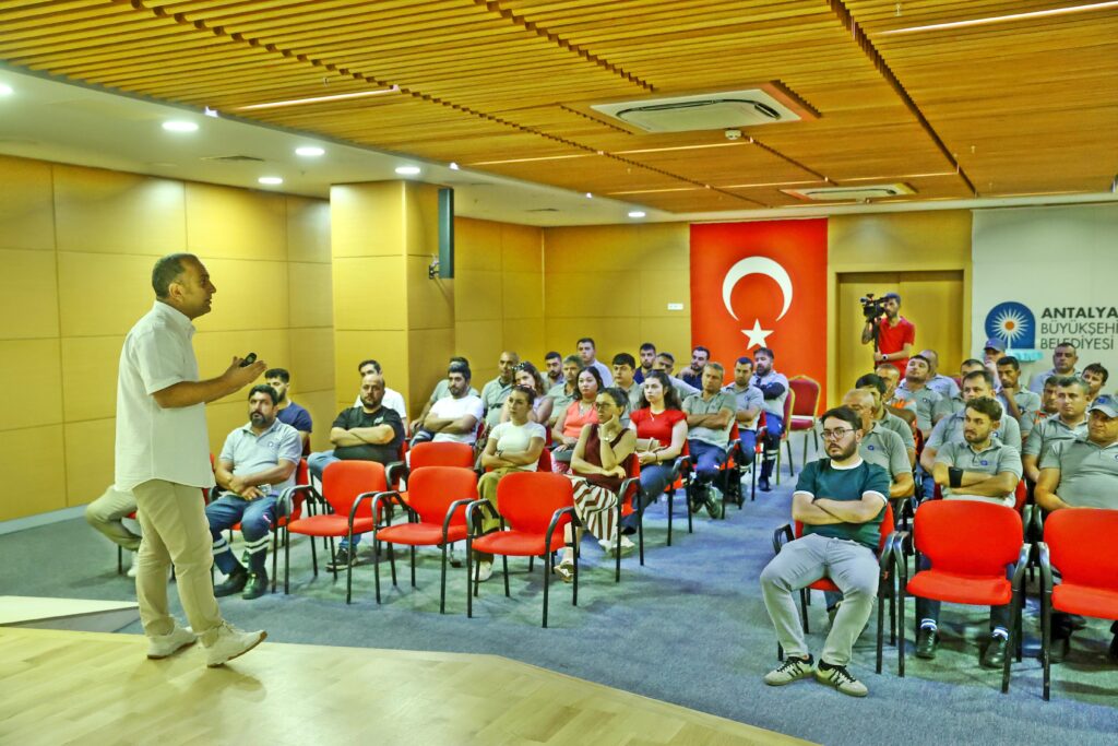 ANTALYA DA PERSONEL İSTİLACI TÜRLERE KARŞI BİLİNÇLENDİRİLİYOR