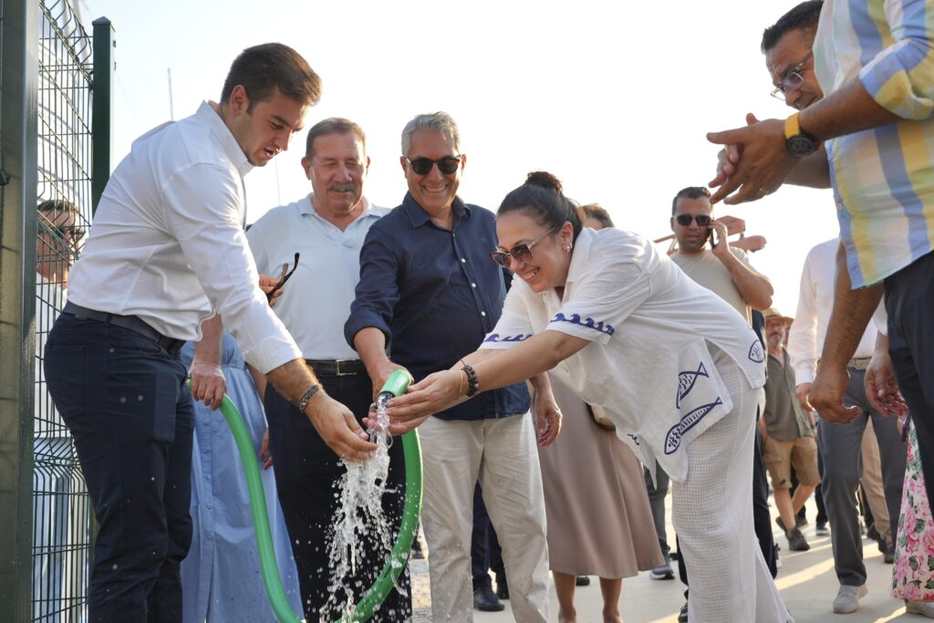 Dünyada Bir İlk: Deniz Suyunu Güneş ve Rüzgarla Arıtmaya Başladı