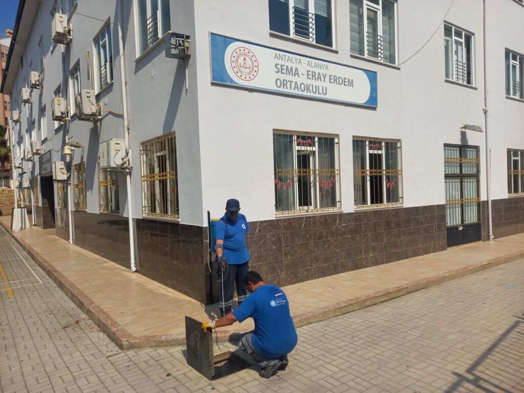 ANTALYA DA OKULLAR VE ÇEVRESİ İLAÇLAMALAR ÇALIŞMASI YAPILDI
