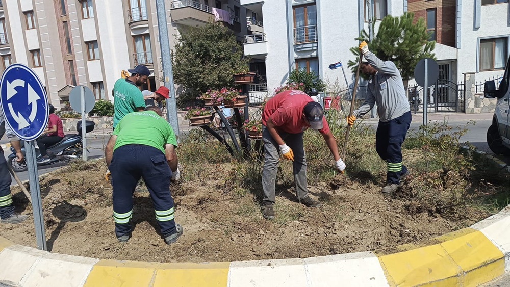 Yalova İsmetpaşa Mahallesi Ve Çeşitli Mahallelerde Çevre Düzenleme Çalışmlar