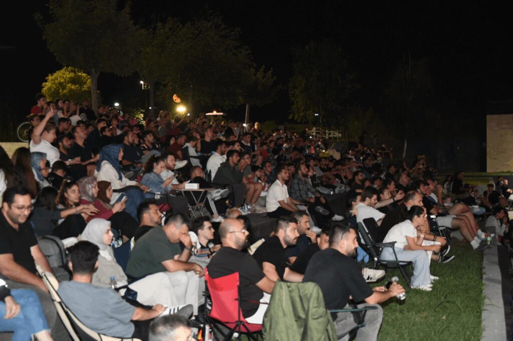 12 DEV ADAM TARİH YAZDI