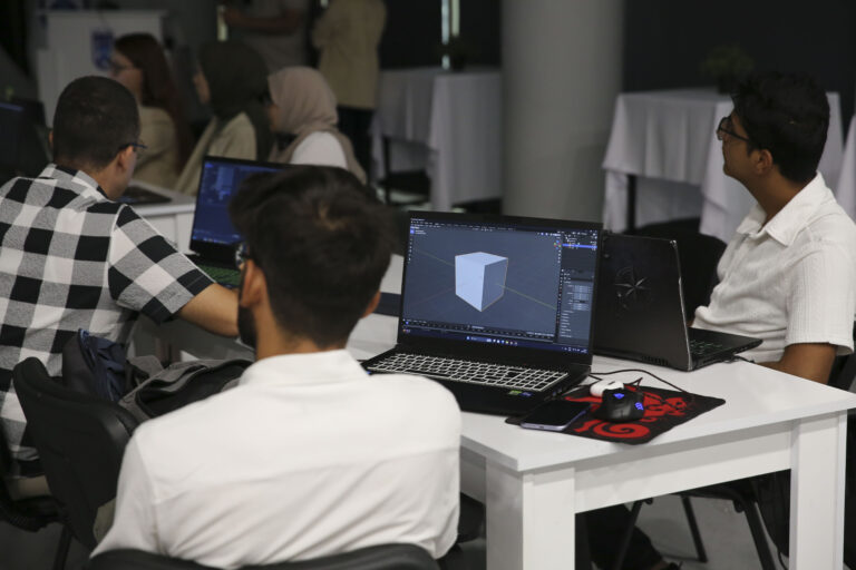 mimarlık ve grafik tasarım bölümlerinde okuyan öğrenciler için ücretsiz Eğitim
