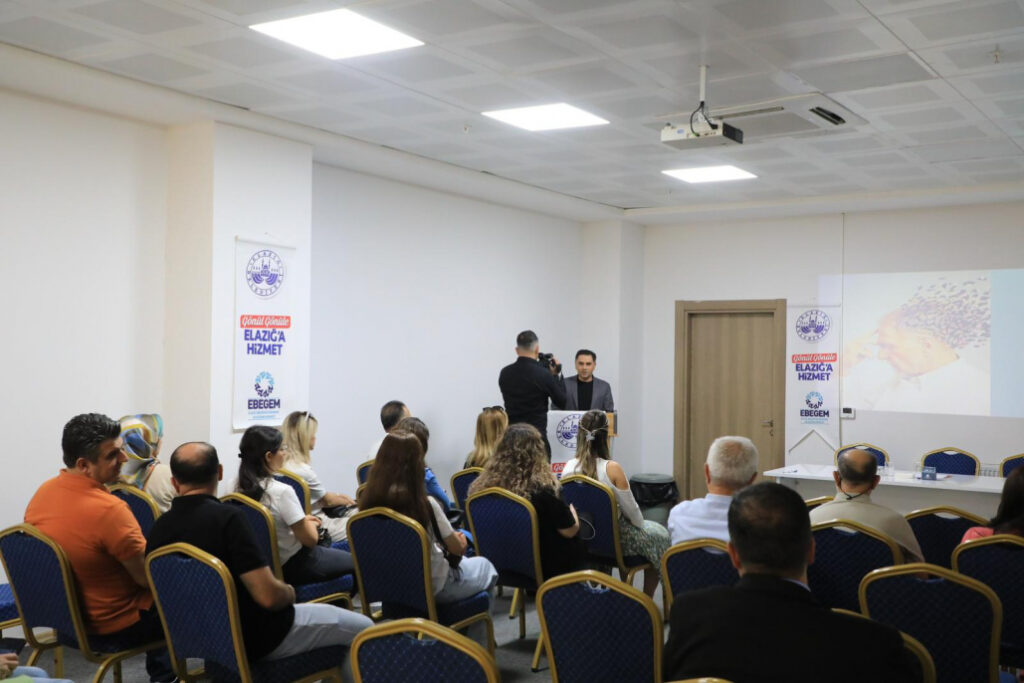 Alzheimer hastaları ve onların yakınlarına yönelik farkındalık oluşturmak