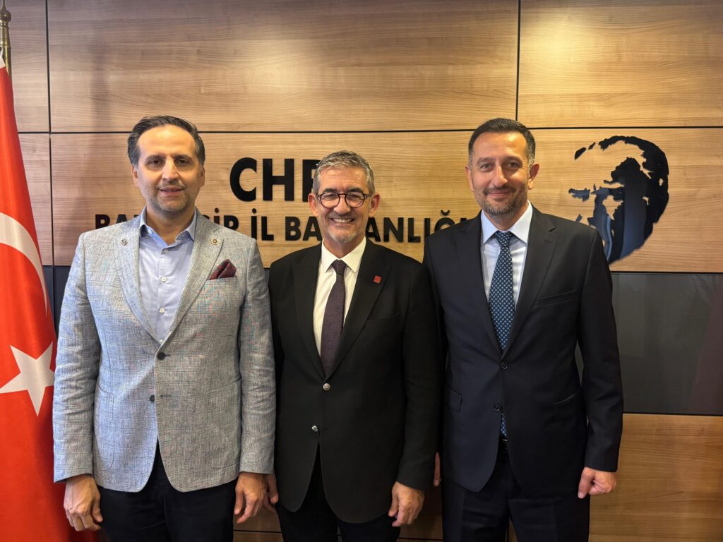CHP DEN BALIKESİR  KİTAP FUARINA ZİYARET