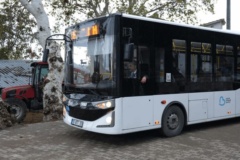 BALIKESİR DE TOPLU TAŞIMA ARACLARINDA ÖGRECİLERE TAM HİZMET