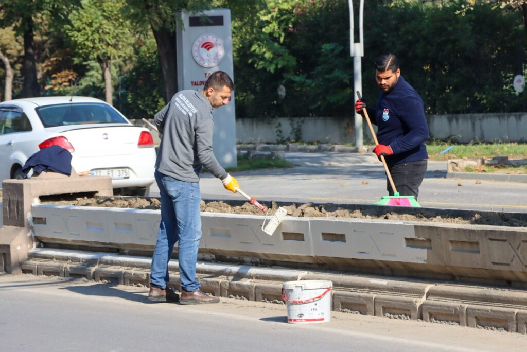 YALOVA KENTİN İŞLEK YOLLARA BAKIM ÇALIŞMLARI