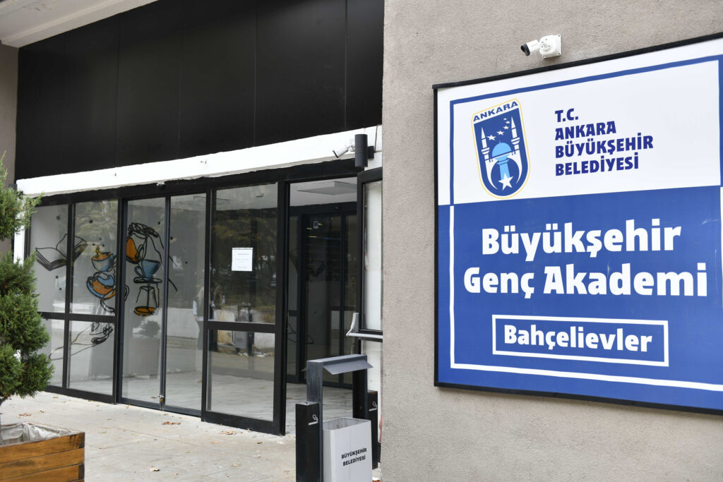 Yeni nesil ders çalışma ortamı ile eğitimde teknolojik dönüşüme imza atıyoruz.