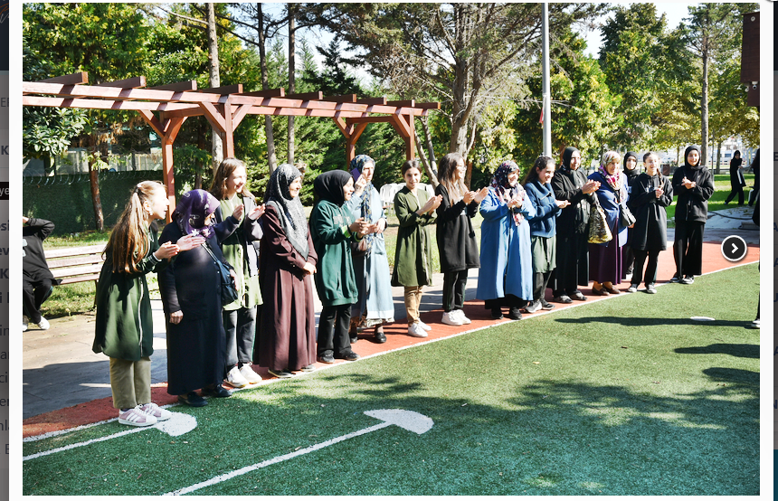 Pendik Belediyesi Vefa Kıraathanesi sakinleriyle bir araya geldi.