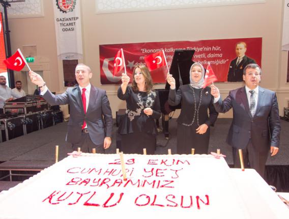 Gaziantep, Cumhuriyetin en güzel yakıştığı şehirlerdendir Sevinçle Kutladı