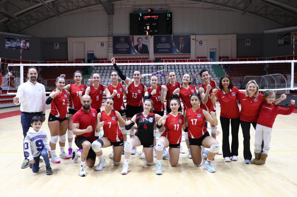 Çiftlikköy Belediye spor Kadın Voleybol Takımı, Eskişehir Deplasmanında Peymanspor’u Mağlup Etti