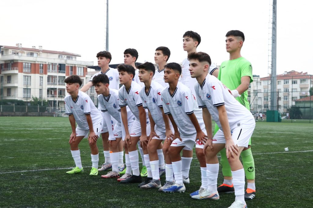 Yalova Altyapı Amatör Ligleri’nde mücadele eden Çiftlikköy Belediyespor’un