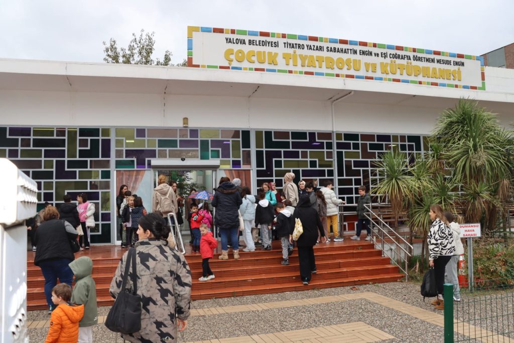 illüzyon gösterileri kadar dopdolu program çocukların kültür ve sanatla Buluşması