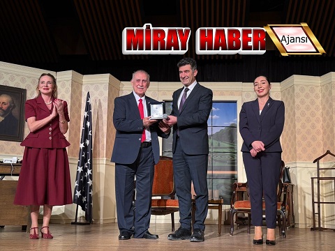 Mizah Yüklü Diyaloglar Ve Güçlü Oyunculuk Performanslarıyla Keyifli Anlar Yaşandı.