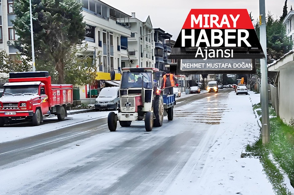 Yalova Çiftlikköy Belediyesi Ekipleri Karlı Havalar da Aralıksız Devam Ediyor